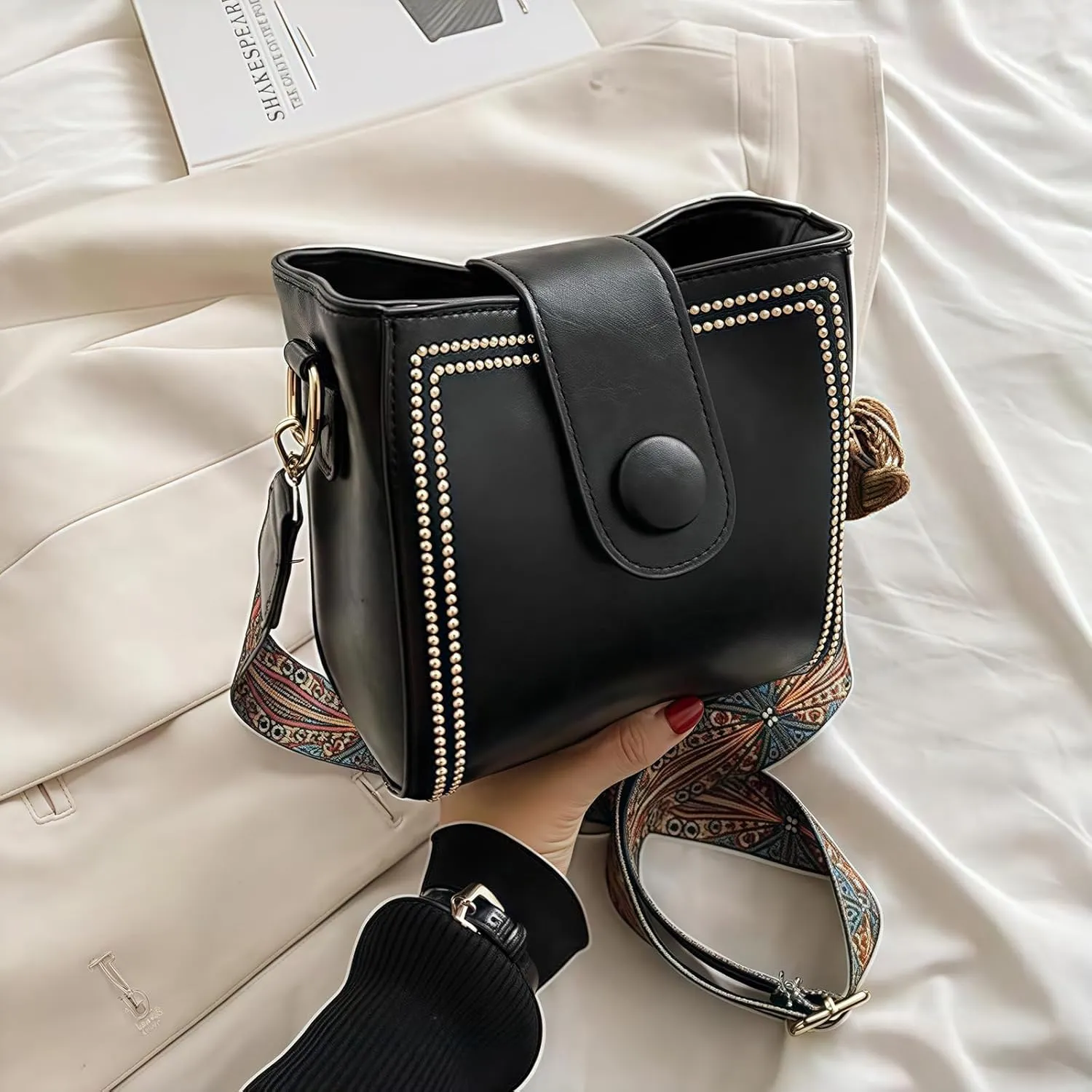 Bootara Bucket Bag, Women's Vintage Bunny Charm Convertible Shoulder Crossbody, Spacious Travel Tote