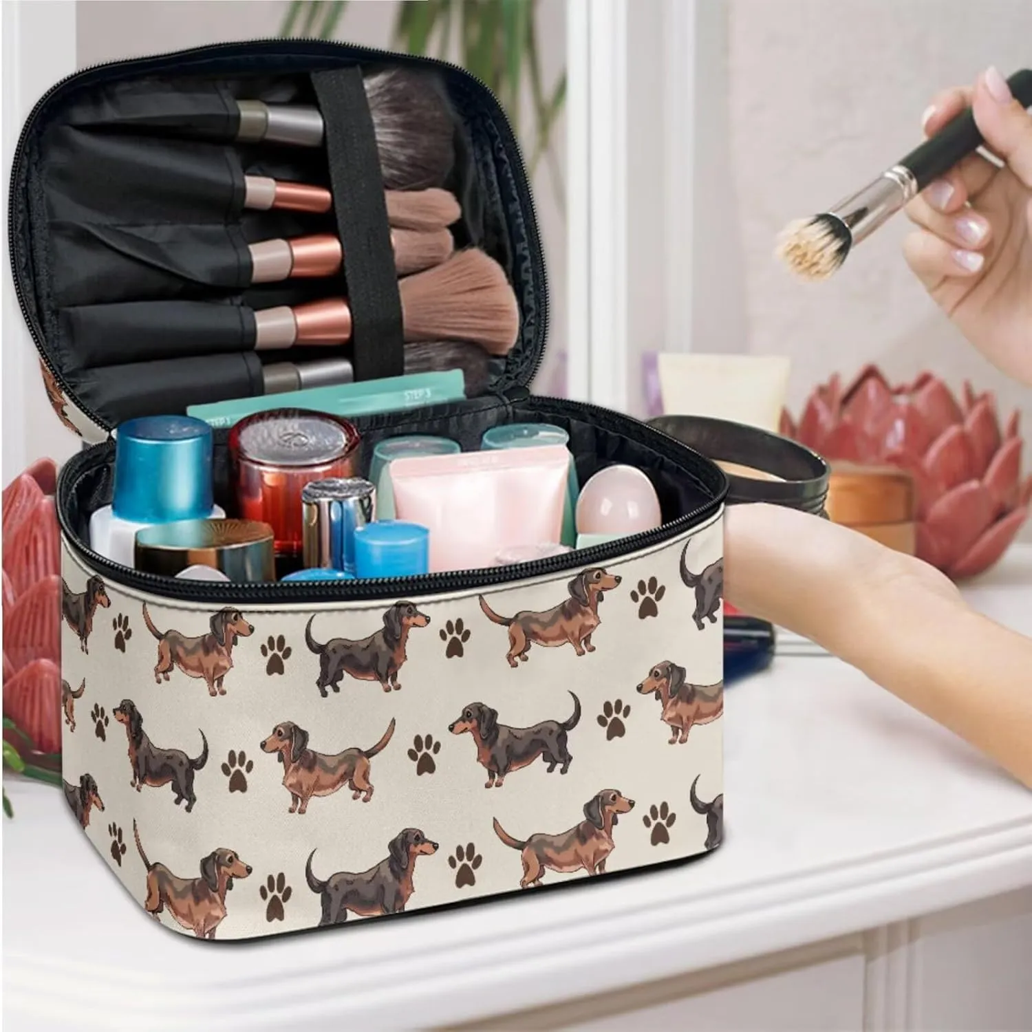 Dachshund Dog Pattern Toiletry Bag Travel Make Up Bag Women Cosmetic Bag, Kawaii Puppy Dogs Paws Roomy Cosmetic Pouch for Purse Zipper Makeup Bags Large