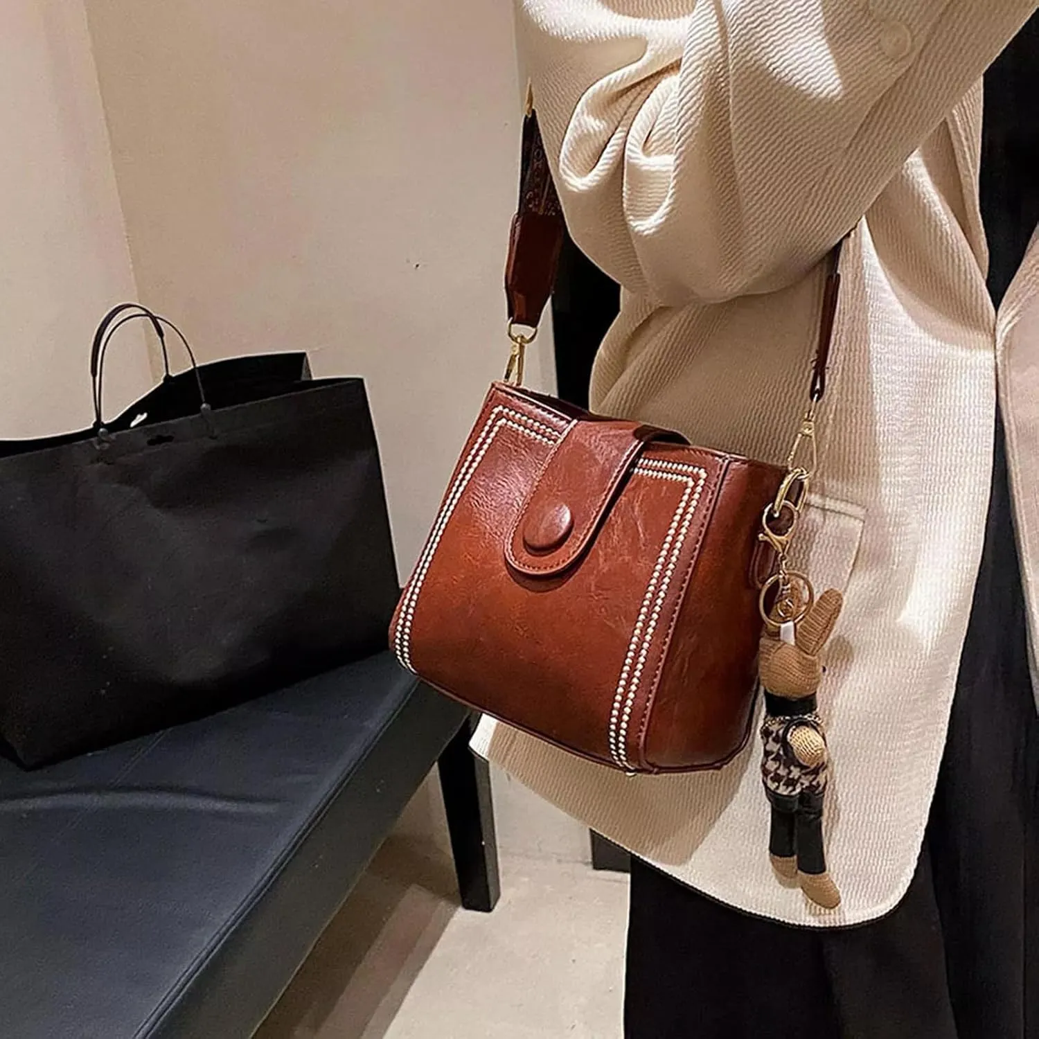 Women's Vintage Bunny Charm Bucket Bag,Trendy Leather Crossbody Bags with Adjustable Wide Shoulder Strap,Spacious Tote Purse